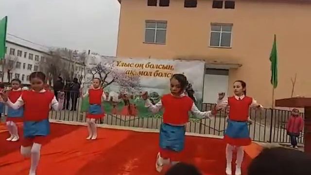 Девочки зажигают..... танцевальный ансамбль Айголек смотреть онлайн