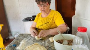 Дай куртку съездить в больницу.Испекла беляши,мукбанк