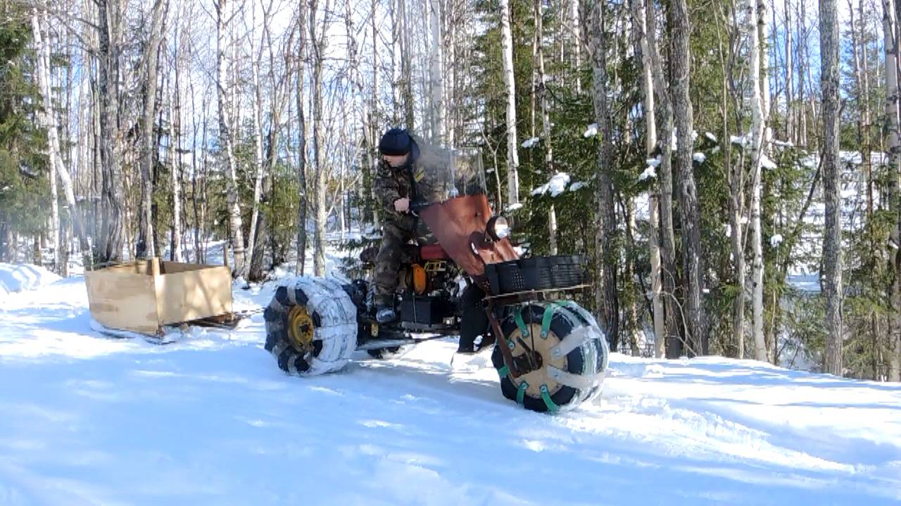 На снегоходе за водой.
Самодельный трёхколёсный снегоход.