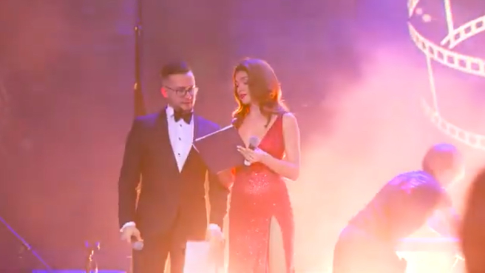 Новогодний корпоратив в стиле Awards смотреть онлайн