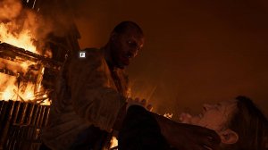 Эбби и Лев сражаются с громилой в The Last of Us Part II