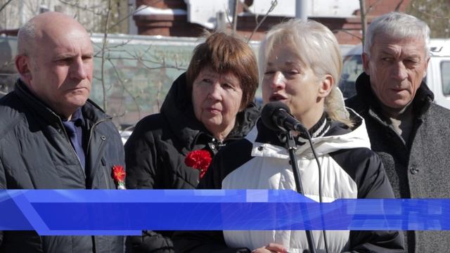 В Смоленске у подножия памятника «Опаленный цветок» прошел памятный митинг