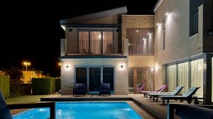 Nuestra casa en España, Oliva Nova