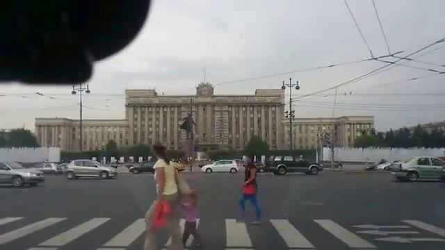 Солдат США на розовом велике