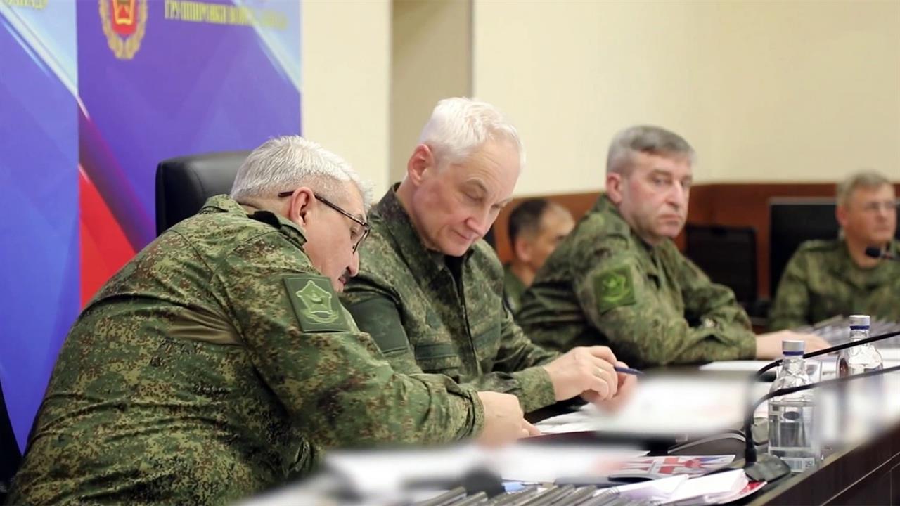 О ходе боев в зоне ответственности "Западной" группировки войск доложили главе Минобороны