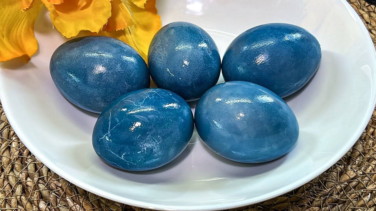 Как оригинально покрасить яйца синей капустой на Пасху 2025 Как покрасить яйца без химии