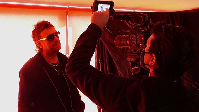 Young Lies (Behind the Curtains) смотреть онлайн