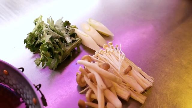 Японская еда - Змея и Ворона горячий котелок Токио Япония смотреть онлайн