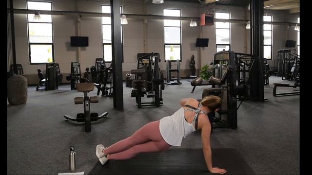 Liveworkout Medi-Gym 45 Min Ganzkörper Workout смотреть онлайн