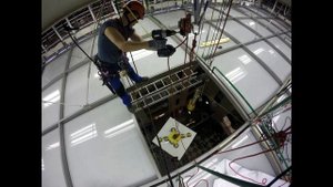 Лебёдка будущего, подъём стеклопакета.