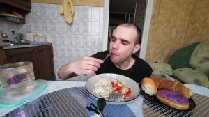 МУКБАНГ НАРЕЗКИ ЛУЧШЕЕ - ПЕЛЬМЕНИ С СОУСОМ ТАРТАР / САЛАТ / КРУАССАН / MUKBANG АСМР 11. 04. 2025