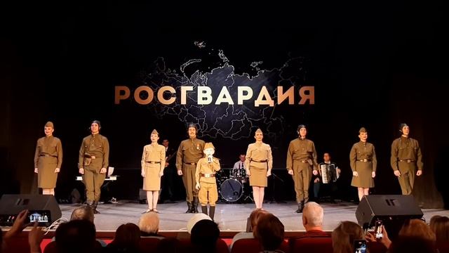 Стихи про войну и СВО читают дети ко Дню Победы 9 мая 45 Стихотворение Мы говорили с мамой о войне