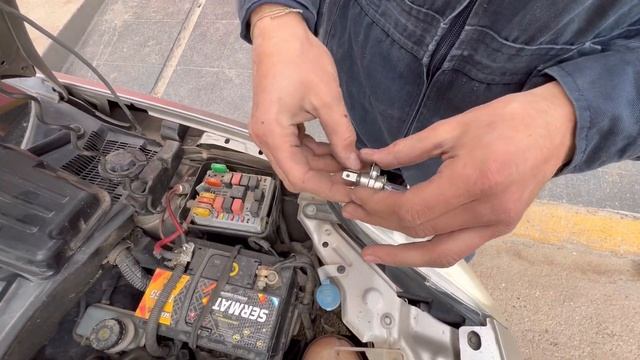 Cómo cambiar luz baja y luz alta del Fiat punto lado izquierdo conductor смотреть онлайн