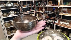 Кованая поющая чаша Plain antique ( 13,4 см, Нота: Фа, 349 Гц ) / Singing Bowl / shamanic.moscow