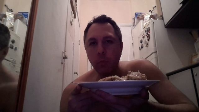 МУКБАНГ. КУШАЮ МАКАРОНЫ С ЖАРЕНОЙ КУРОЧКОЙ