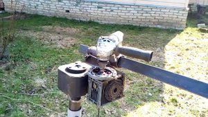 Заворачиваю винтовые сваи обычной дрелью.