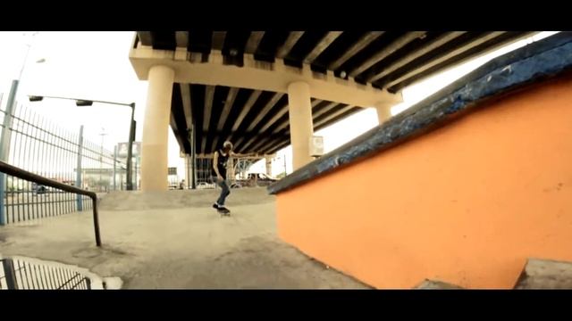 OMAR URZUA SKATEANDO EN LOS ANGELES SKATE PARK