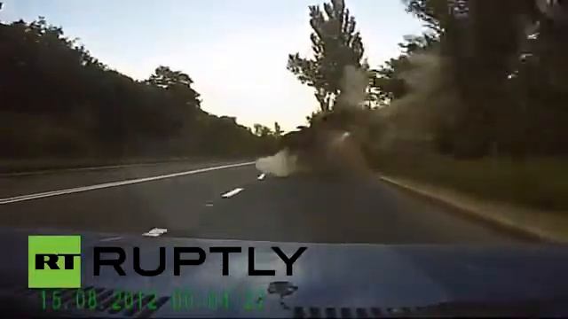 Caught on dash cam Driver narrowly escapes blast on E Ukraine highway смотреть онлайн