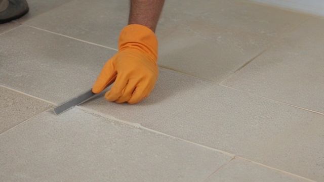 Клей Ceresit для плиточных работ – марки и использование
