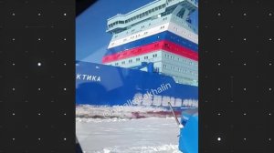 Атомный ледокол «Арктика» чуть не снес палатку со спящим рыбаком на Енисее.