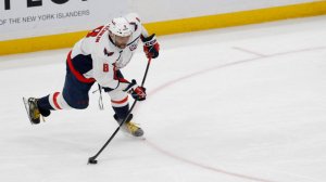 Овечкину подарили золотую клюшку в честь установления мирового рекорда