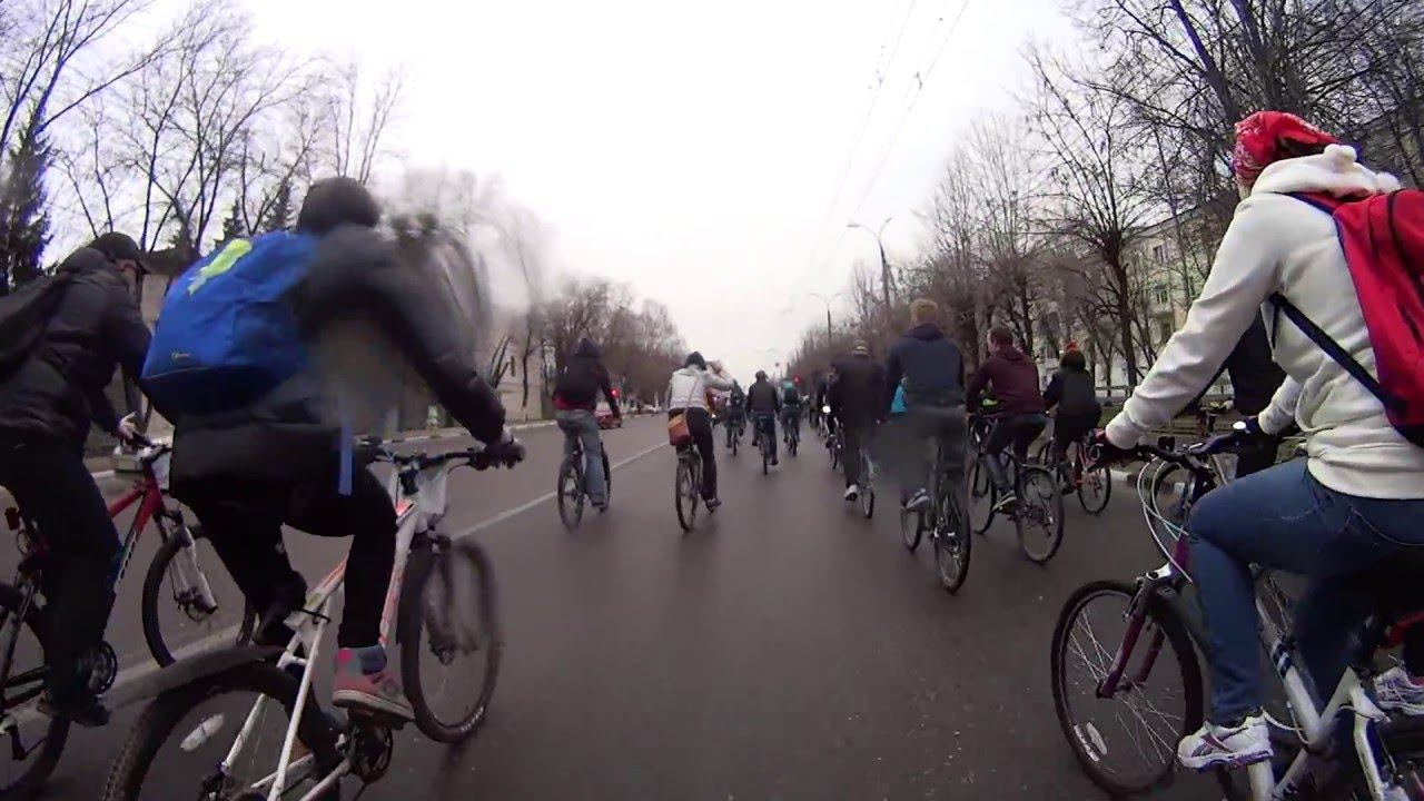 Движение колонны велосипедистов во время Велооткрытия 2015 - 1