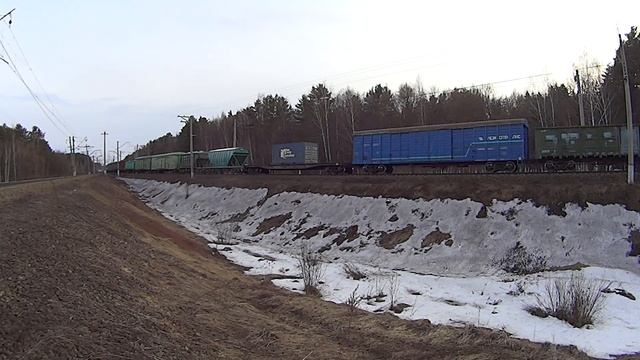 БМО. 4-х секционный электровоз с товарным составом едет из Сандарово по 3 пути