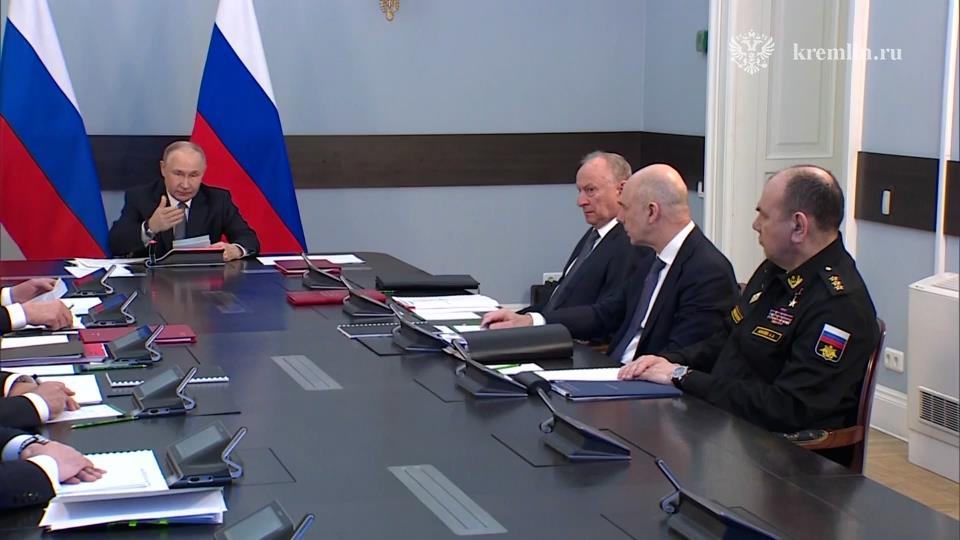 Путин: на развитие ВМФ в следующие 10 лет направят более 8 трлн рублей
