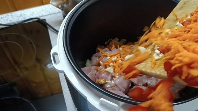 Обрезаем вишню / Птицы на участке. Готовим плов в мультиварке смотреть онлайн