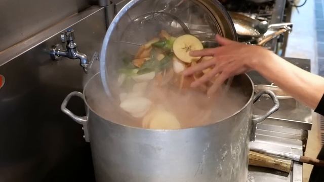 Японская еда - Гигантская Медвежья Лапа Токио Япония смотреть онлайн