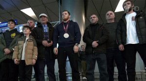 Российские борцы вольного стиля вернулись в Москву после Чемпионата Европы