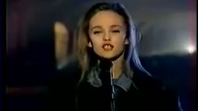Vanessa Paradis 18 Ans 22-Dec-1990 смотреть онлайн
