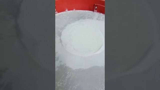 Видео рассева крахмала на вибросите СВ 0,6 с ультразвуком сетки 60 и 54 микрона, vibromash.com-360p смотреть онлайн