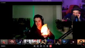 Клайп кушает на стриме