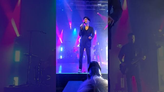 VV- Neon Noir (02.03 Milan) смотреть онлайн