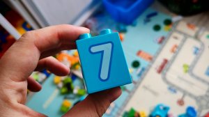 играем и изучаем цифру 7 для малышей с лего