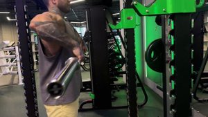 Тяга штанги к подбородку