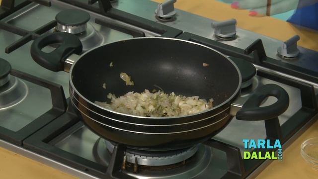 Palak Baby Corn Subzi (Low Calorie) by Tarla Dalal