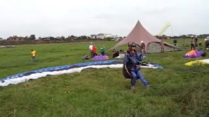 Взлёт на параплане на лебёдке.