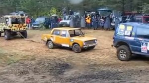 Разорвали жигули пополам