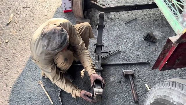 Экстренный автосервис Пакистана. Ремонт грузовика.