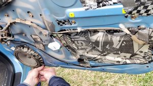 Замена штатных динамиков в Toyota Corolla Runx на DL Audio Raven 165