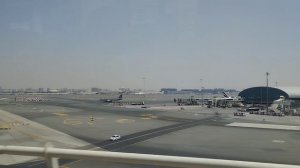 Дубайский аэропорт. Поезд до терминала