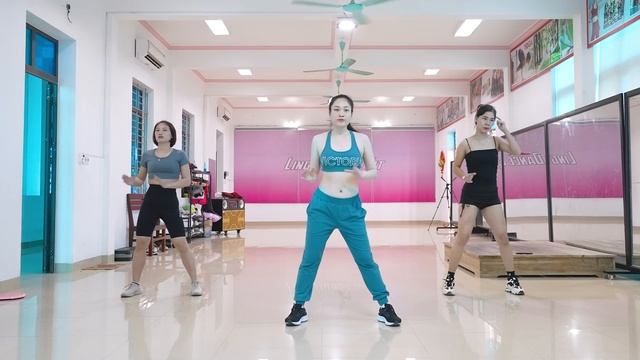 28 Minute Dance Workout At Home | Exercise To Lose Weight FAST | EMMA Fitness.mp4 смотреть онлайн