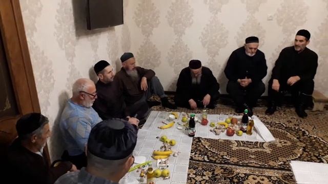 Ахьмад продолжает смотреть онлайн