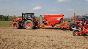 Первый запуск зерновой пневматической сеялки АМКОДОР в Российской Федерации