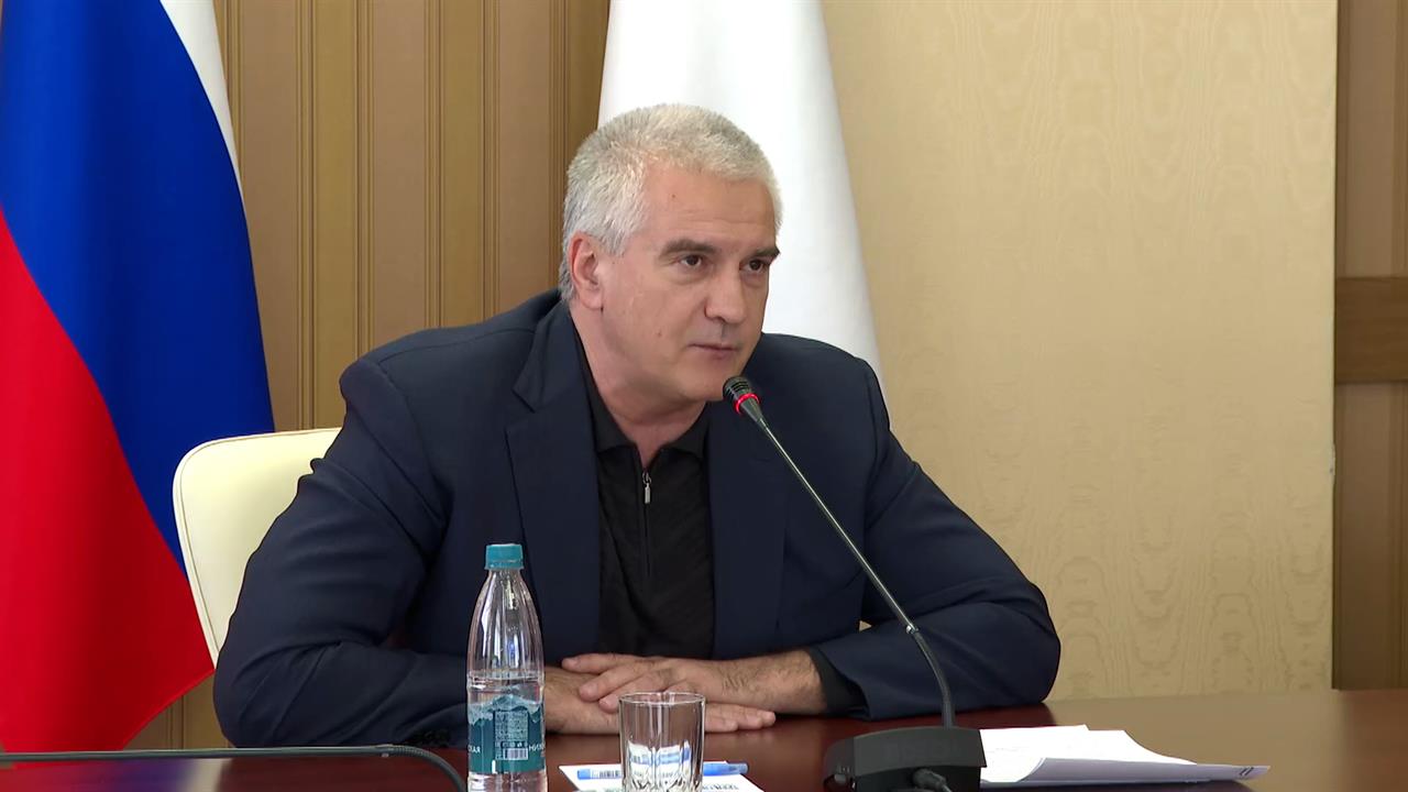 Аксенов сообщил, что все пляжи Крыма полностью очистили от мазута