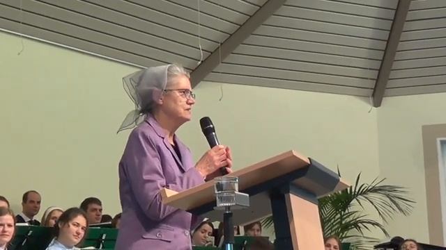 «О молитва!», Автор песни поэтесса Анна Вельк
