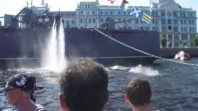 Сергей Буксин на Jetlev-Flyer и Крейсер Аврора