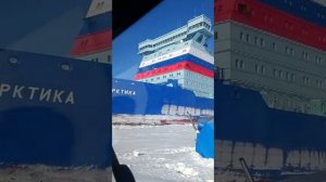 Мужики ловили рыбу на льду, а утром к ним приплыл... атомный ледокол